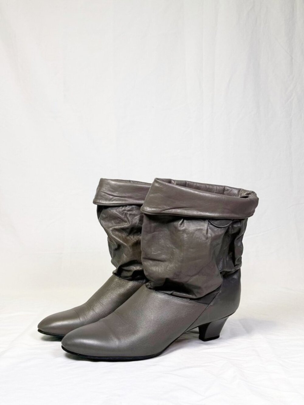 Vintage Retro 80s Gray Leather Pleated Cuffed Slouch Heeled Boots~10~